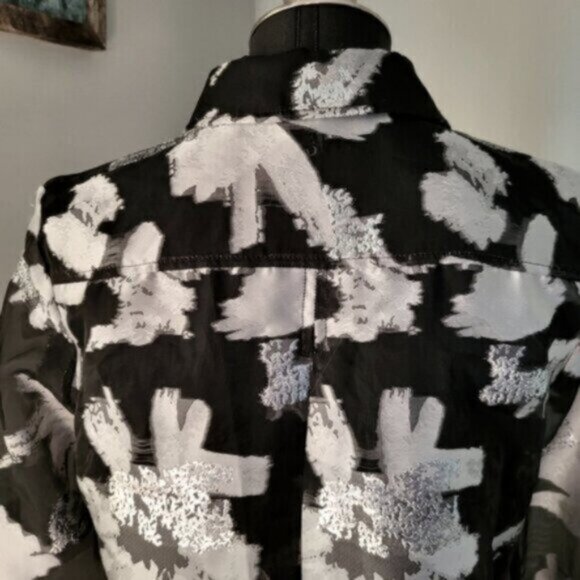Metallic Silver Floral Print Blouse Sz Small - Picture 8 of 13